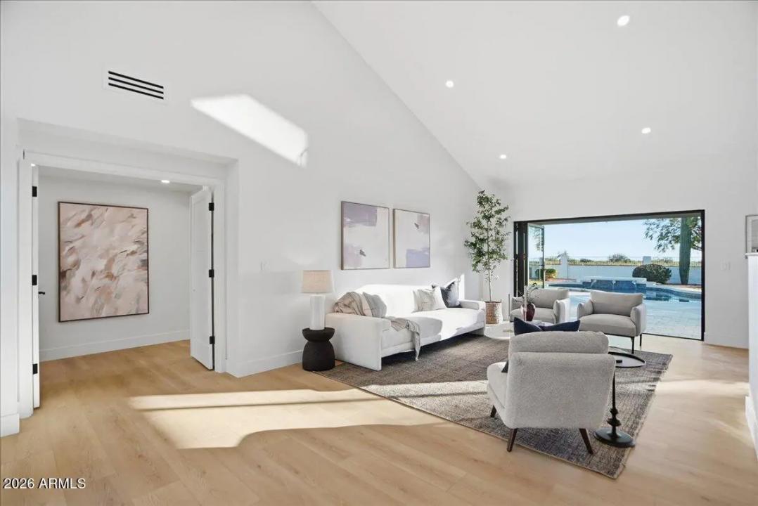 Real Estate Picture 5