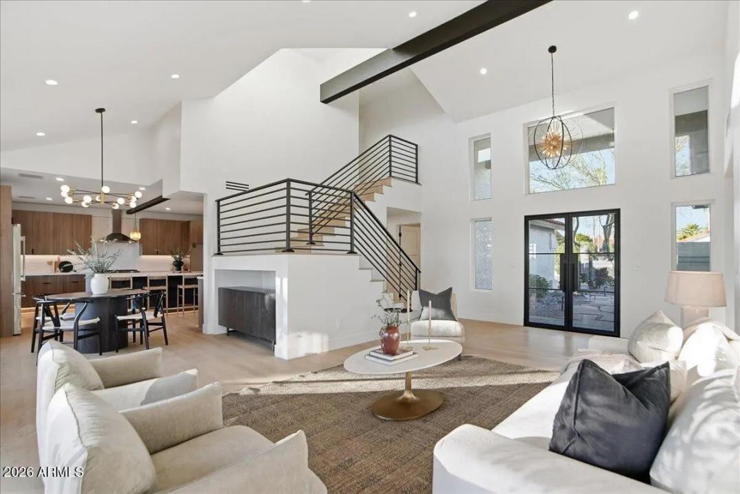 Real Estate Picture 8