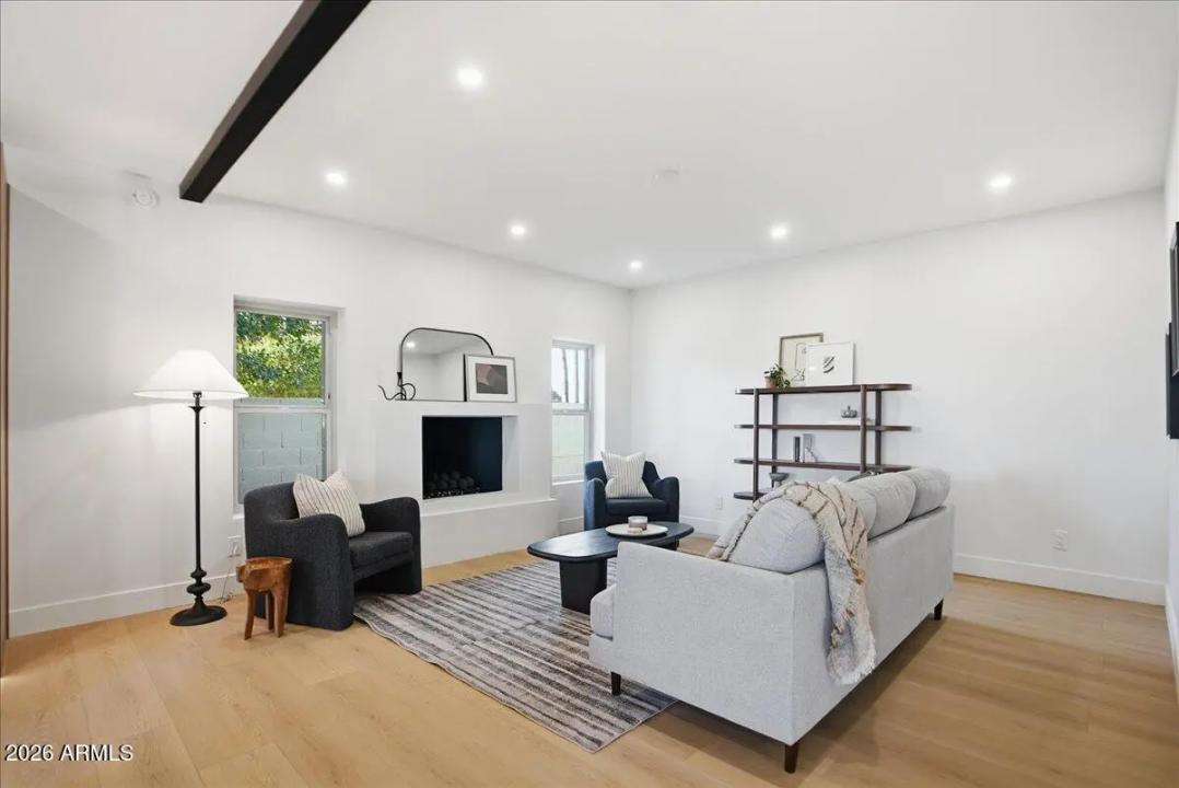 Real Estate Picture 13