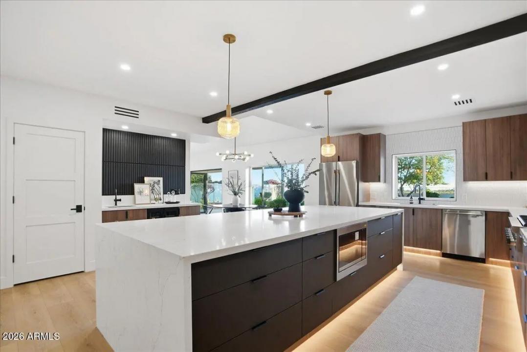 Real Estate Picture 17