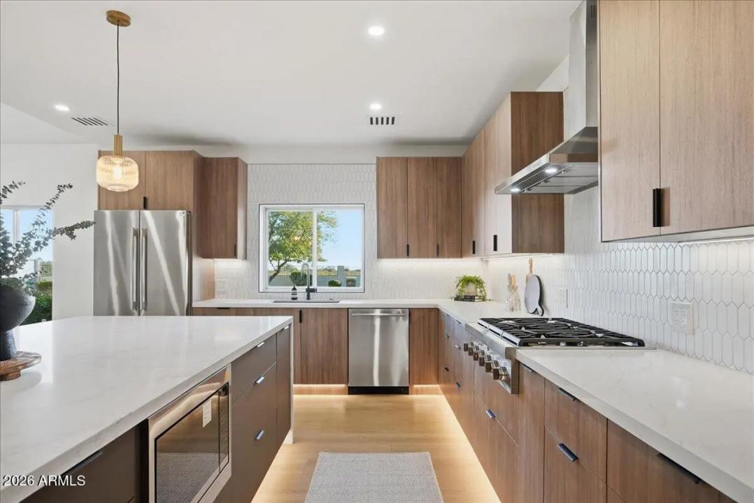 Real Estate Picture 18