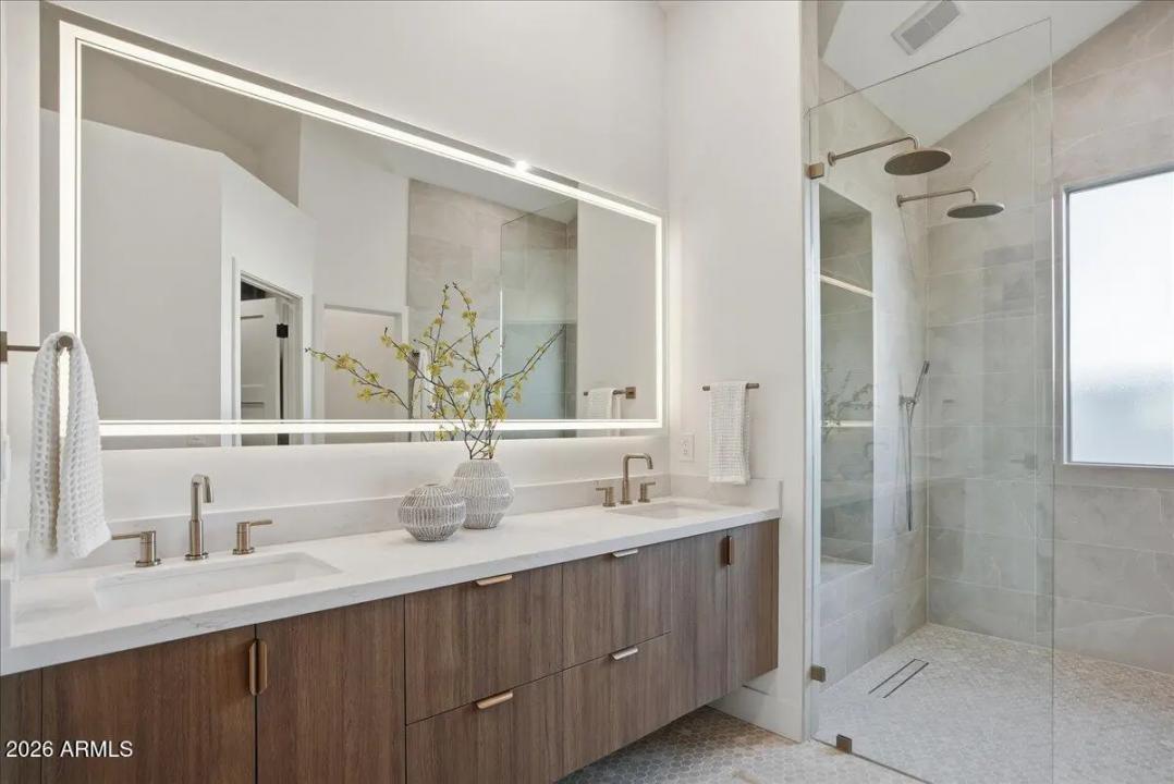 Real Estate Picture 24