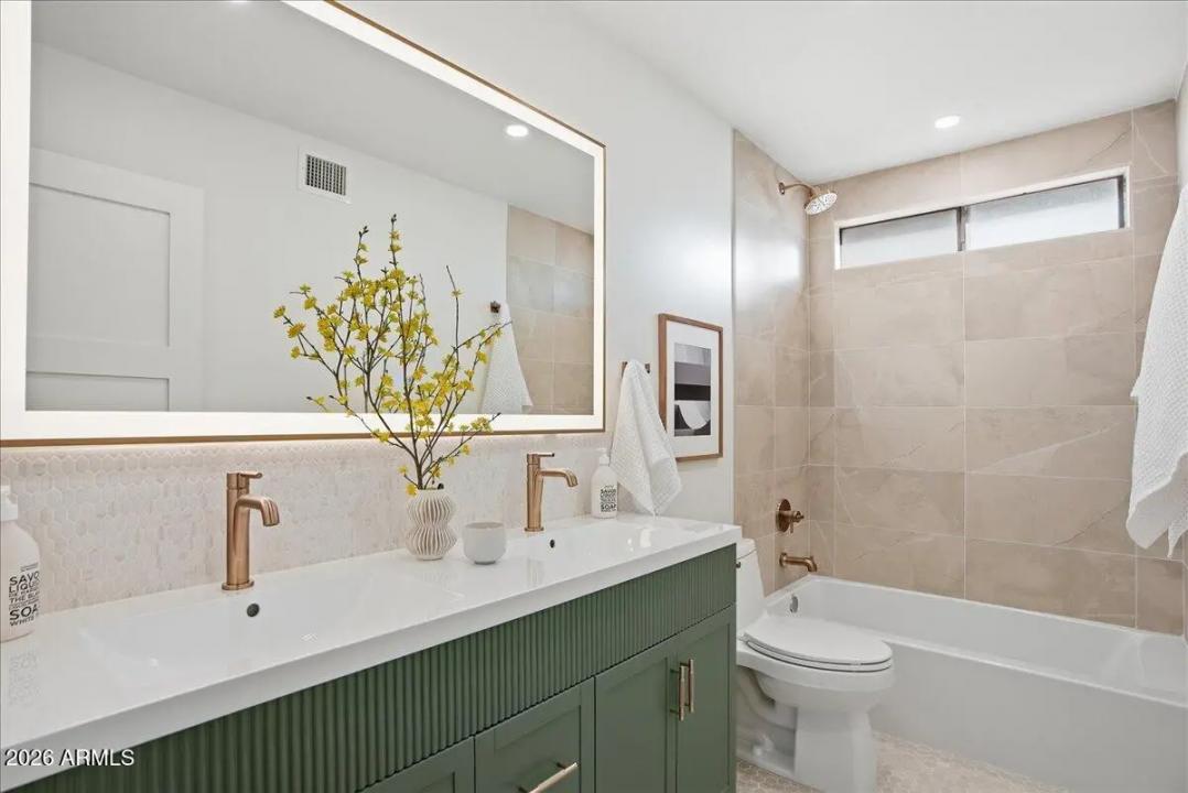 Real Estate Picture 30