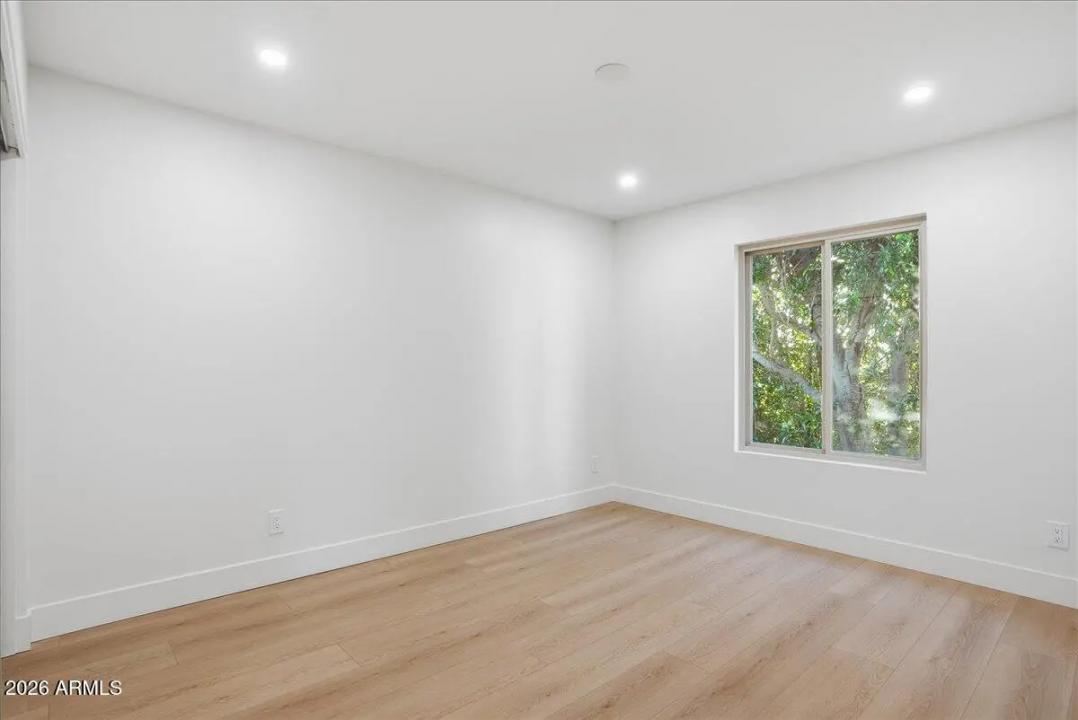 Real Estate Picture 34