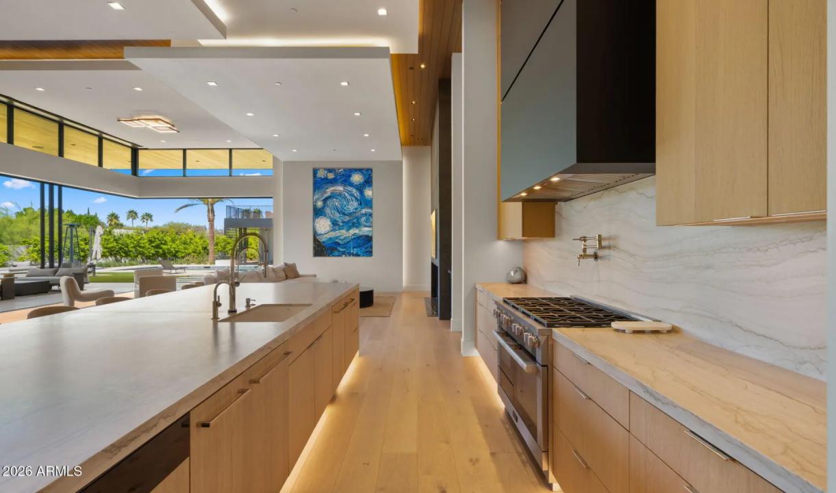 Real Estate Picture 24