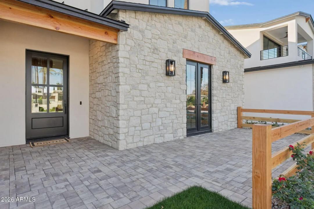 Real Estate Picture 4