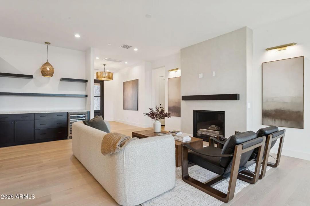 Real Estate Picture 17