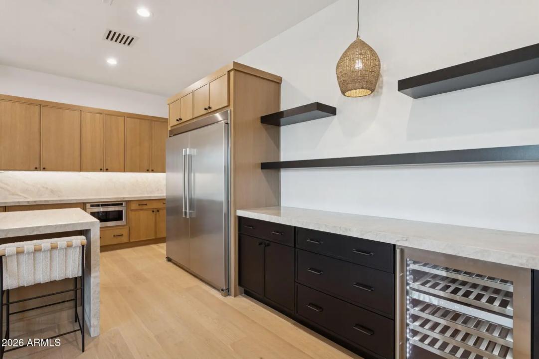 Real Estate Picture 8