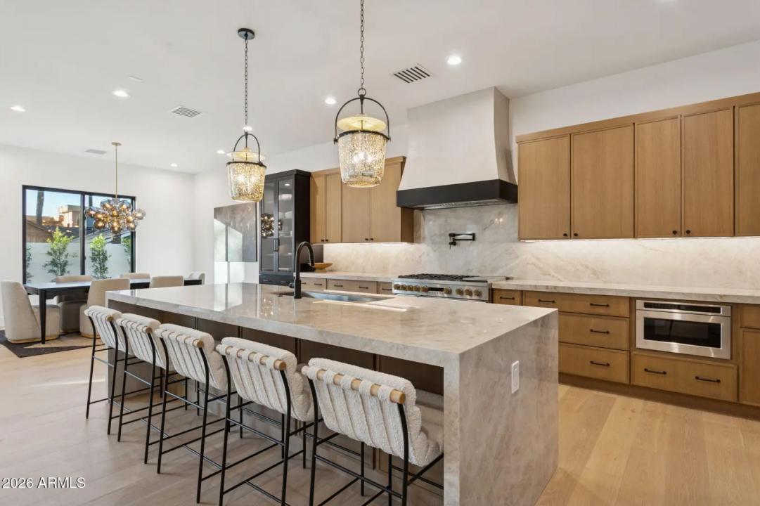 Real Estate Picture 9