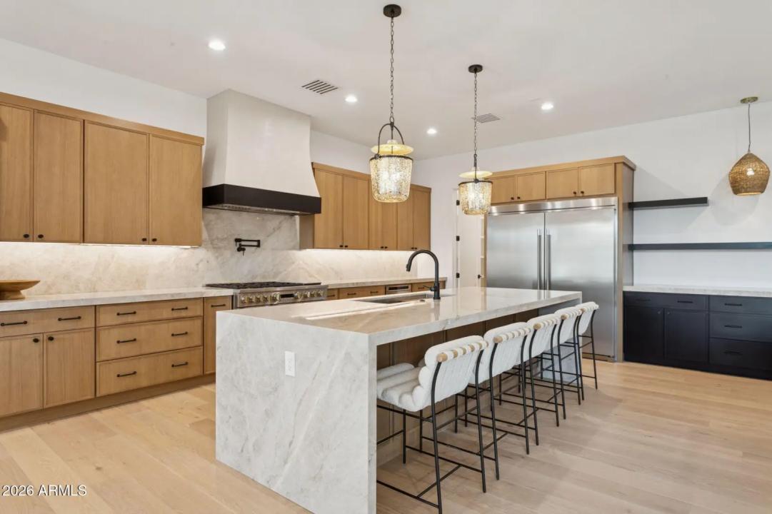 Real Estate Picture 10