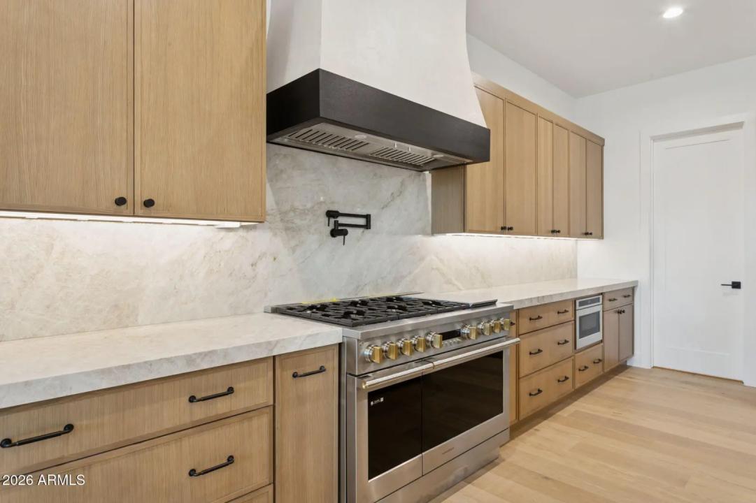 Real Estate Picture 12