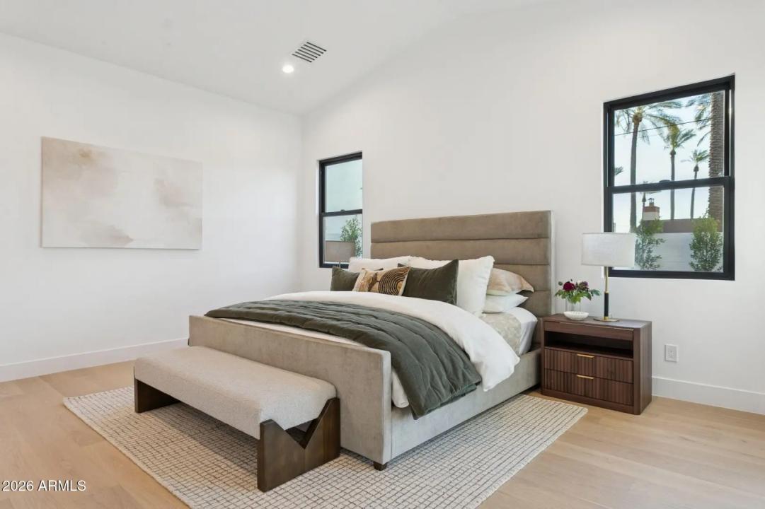 Real Estate Picture 26