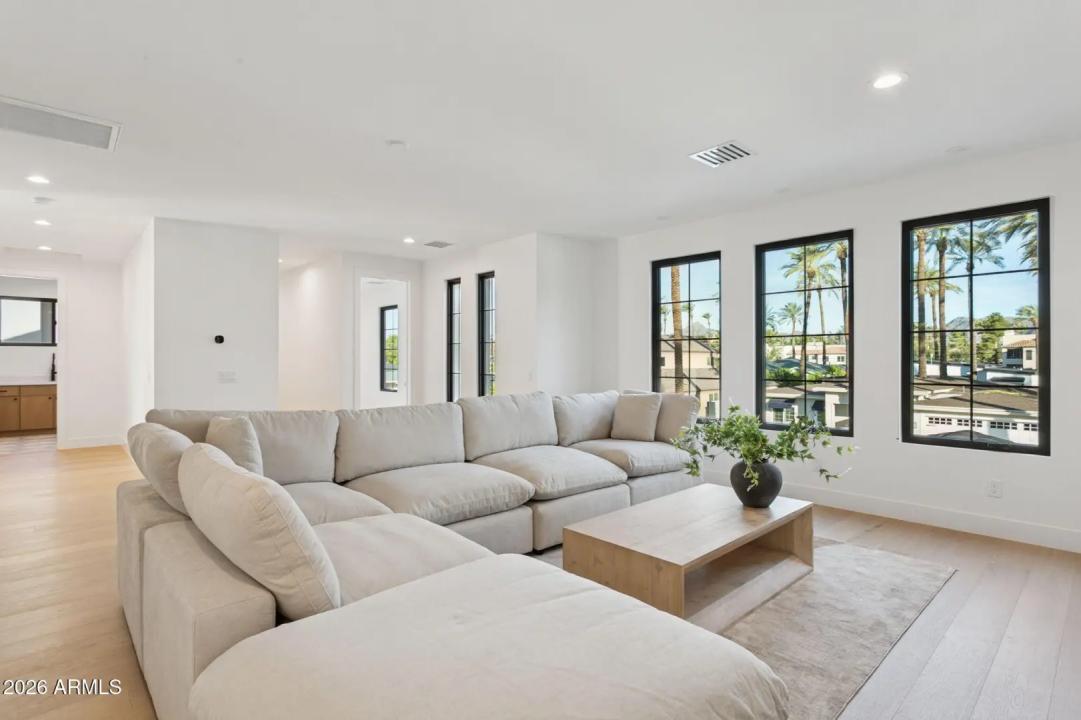 Real Estate Picture 34