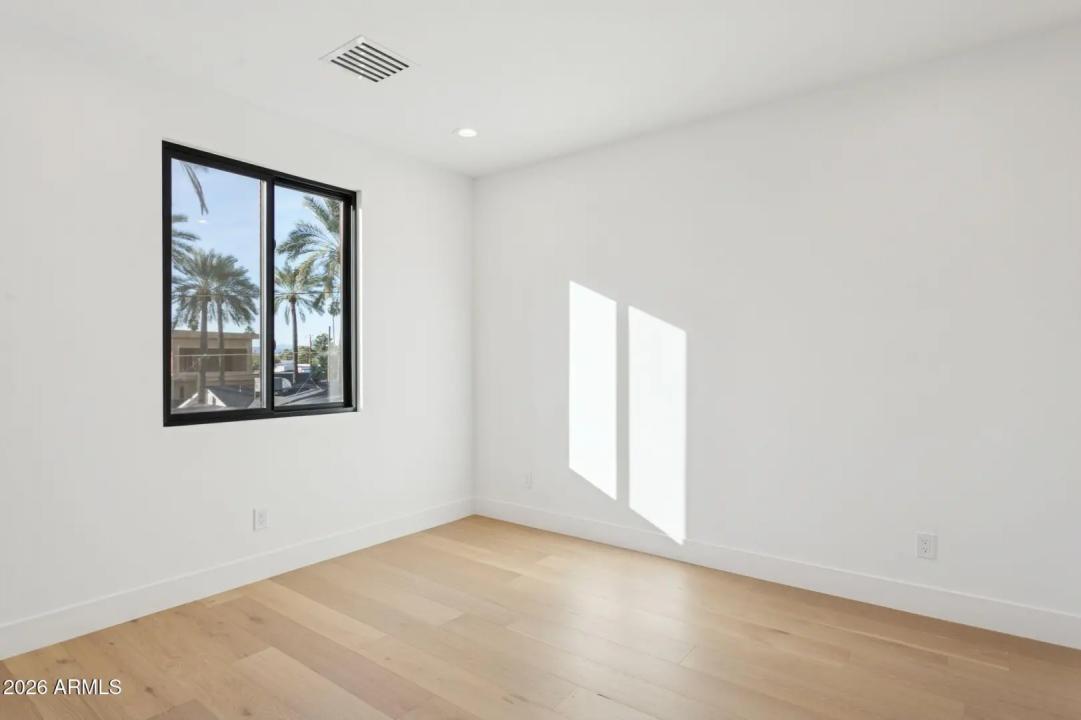 Real Estate Picture 38