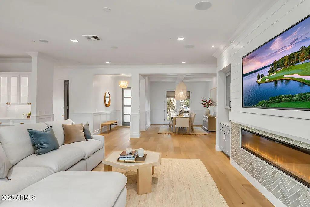 Real Estate Picture 8