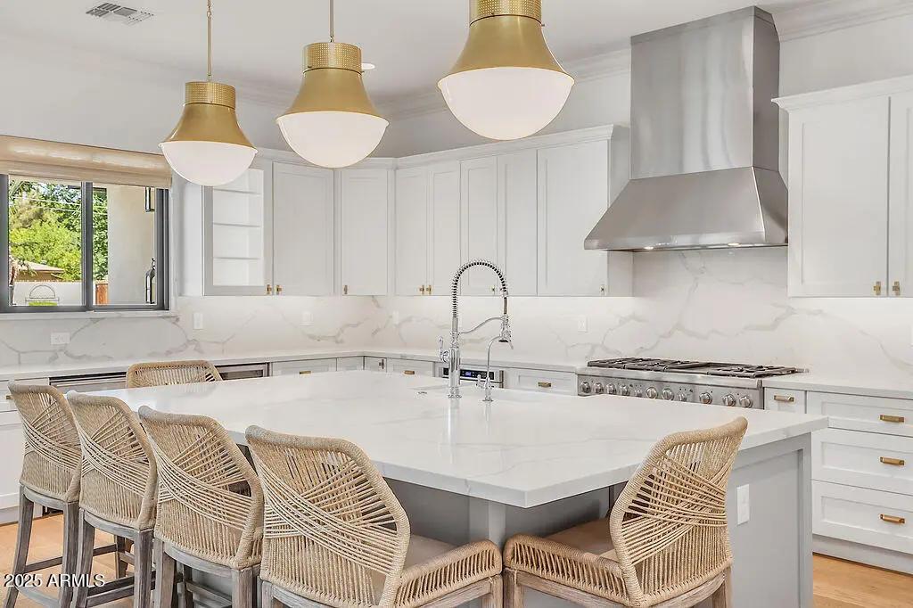 Real Estate Picture 11