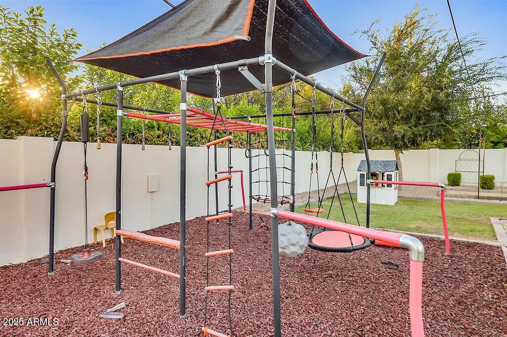 Real Estate Picture 30