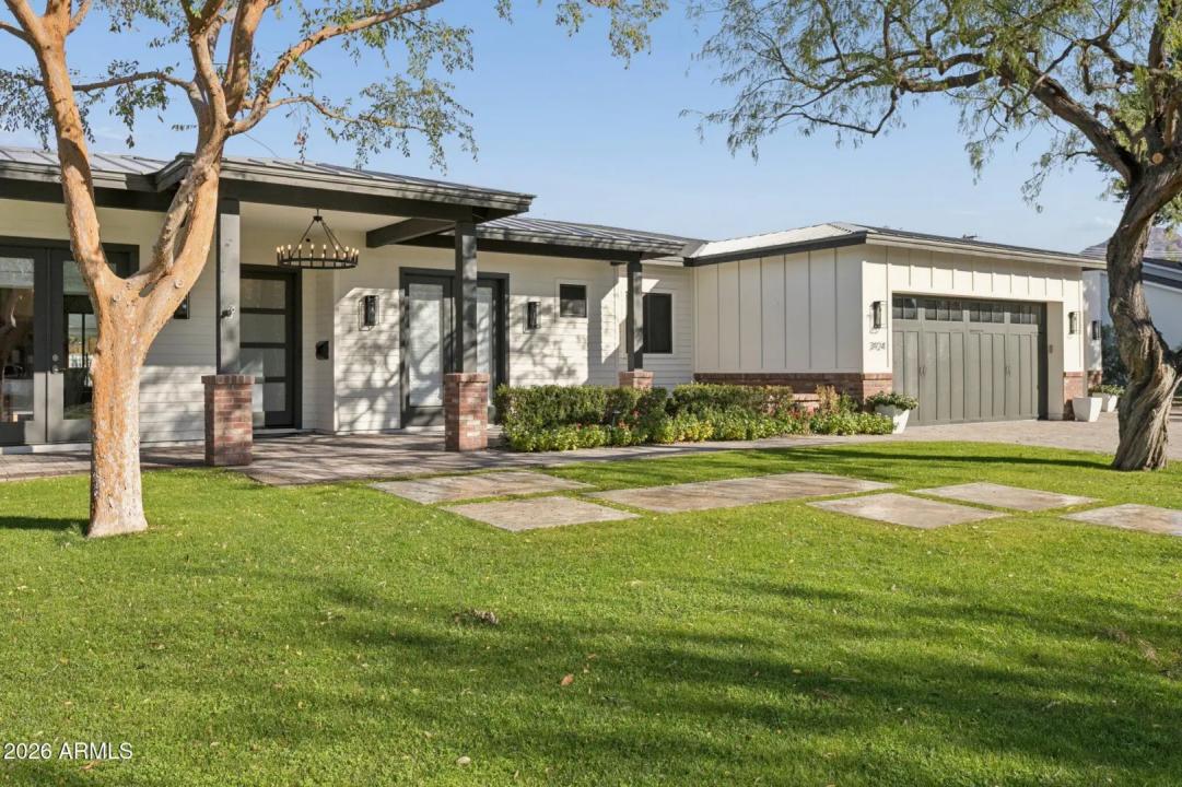 Real Estate Picture 3