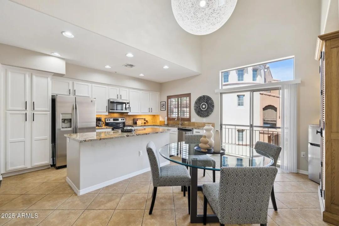 Real Estate Picture 3