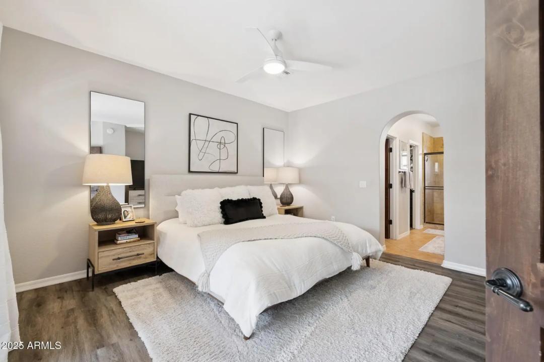 Real Estate Picture 4