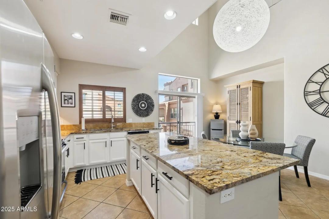 Real Estate Picture 12