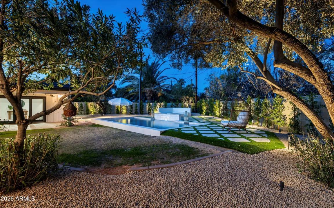 Real Estate Picture 3