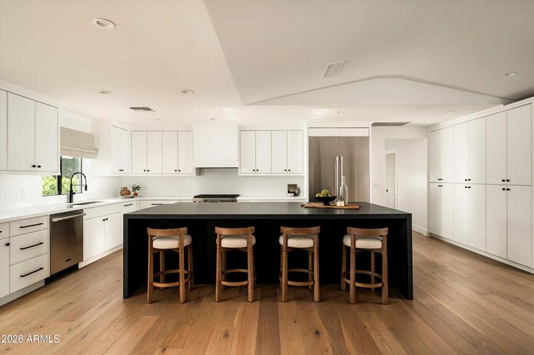 Real Estate Picture 5