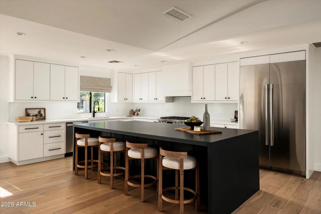 Real Estate Picture 4