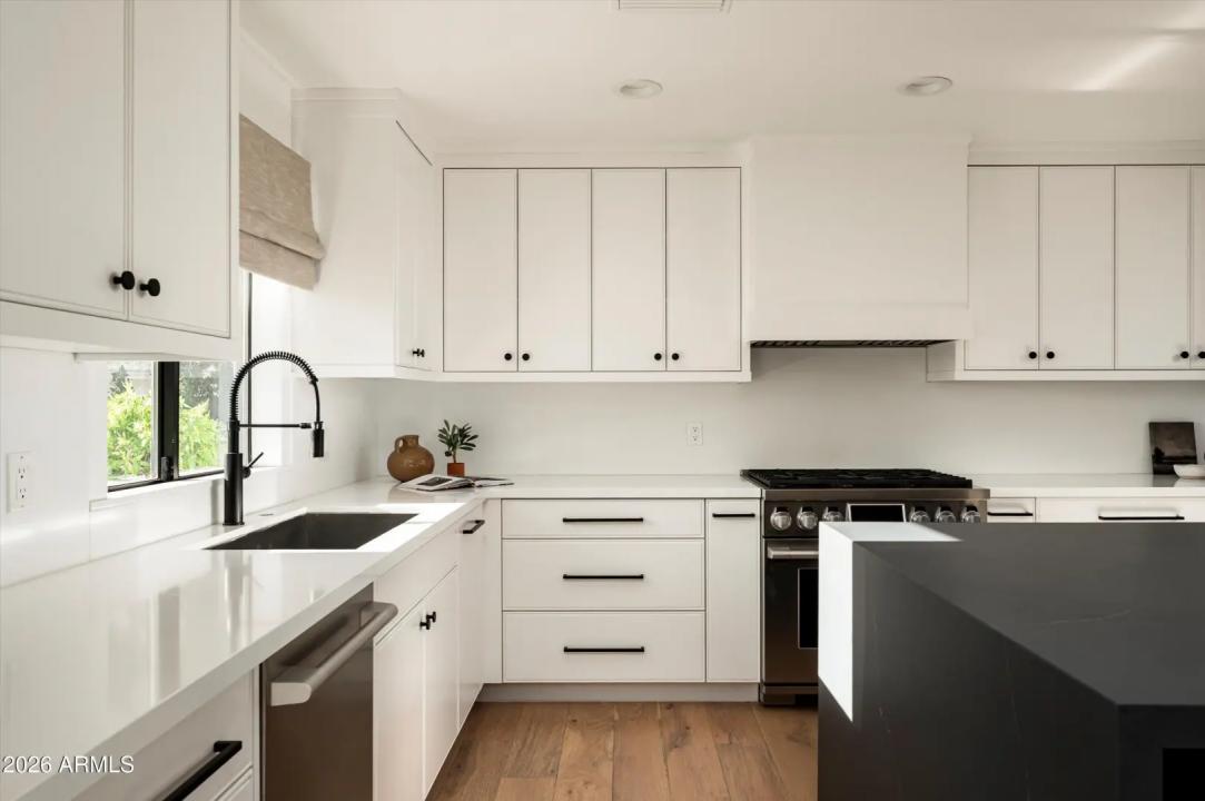 Real Estate Picture 10