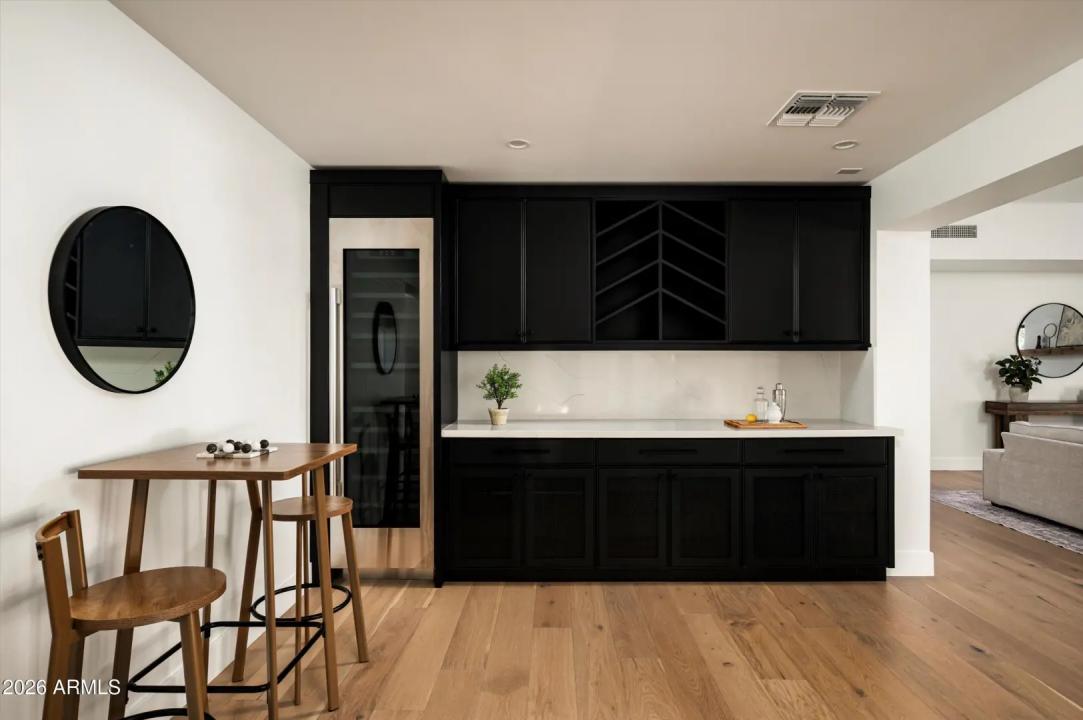 Real Estate Picture 8