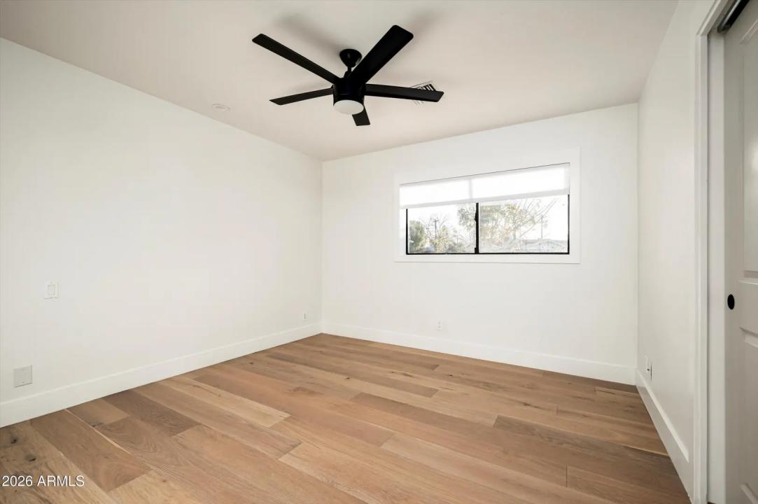 Real Estate Picture 16