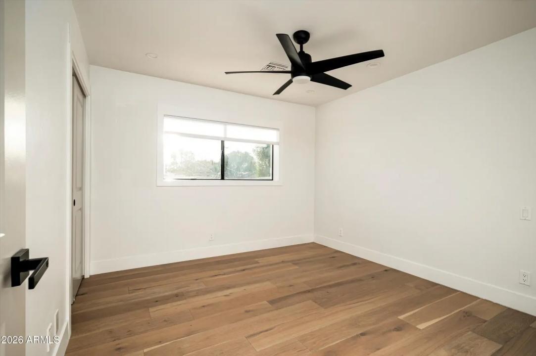 Real Estate Picture 17