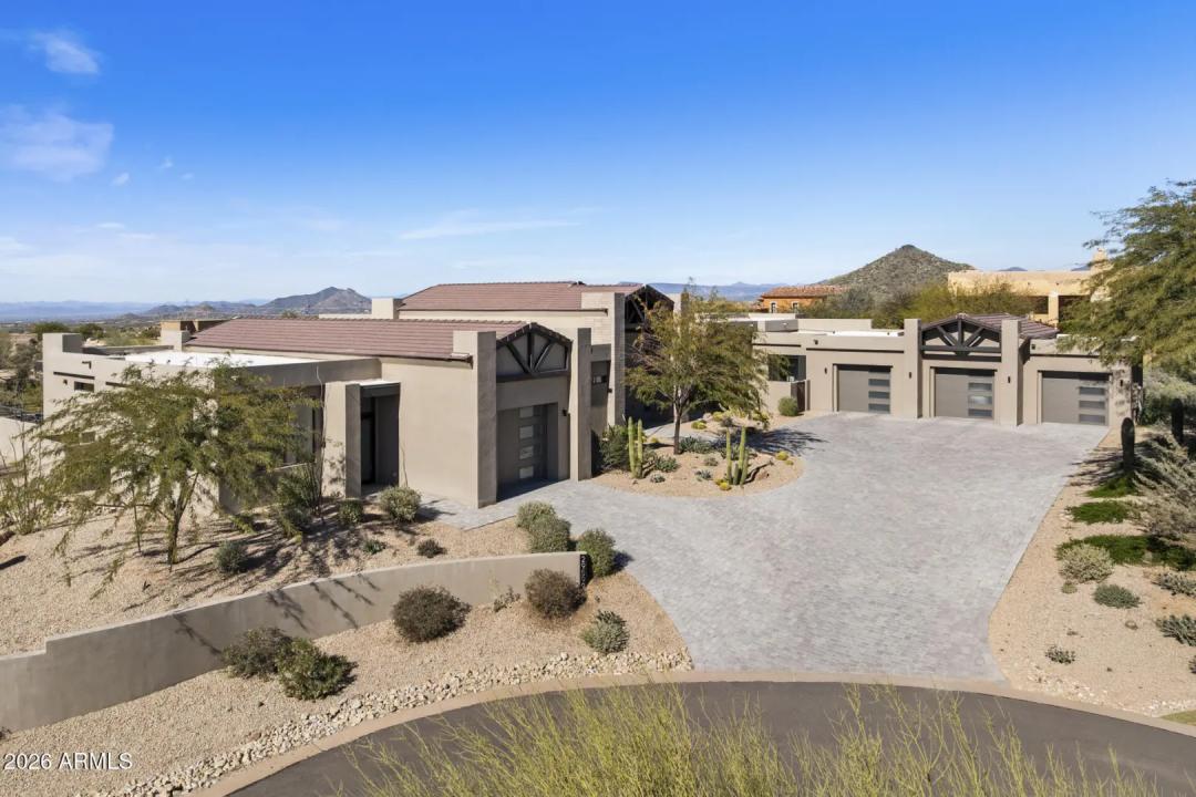 Real Estate Picture 8