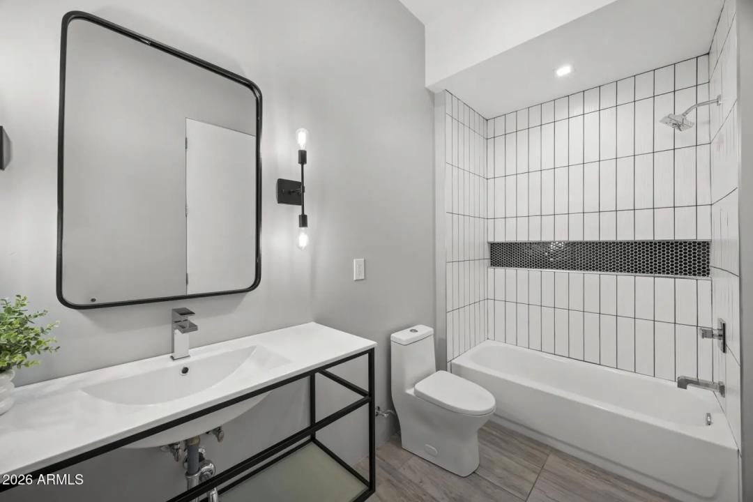 Real Estate Picture 37