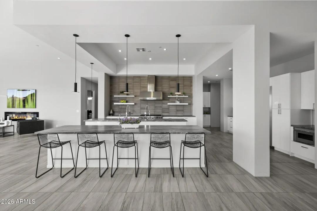 Real Estate Picture 5