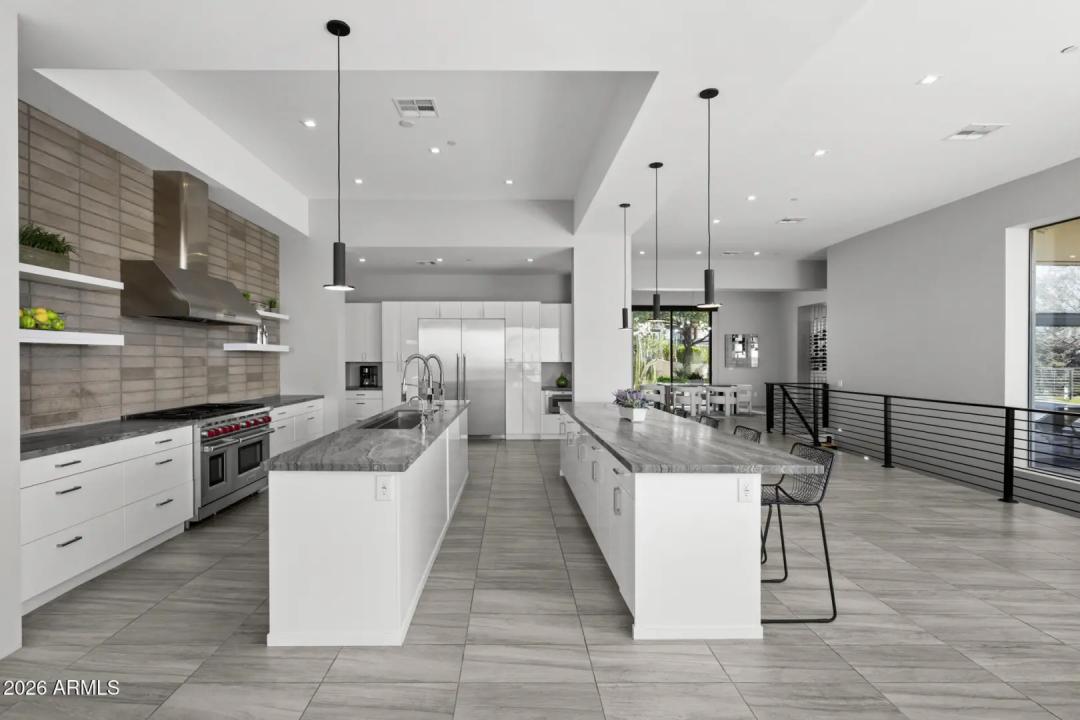 Real Estate Picture 12