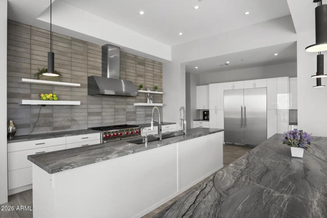 Real Estate Picture 13