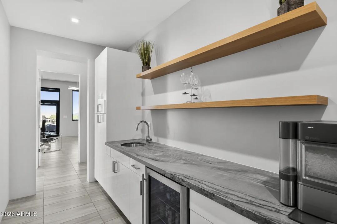 Real Estate Picture 14