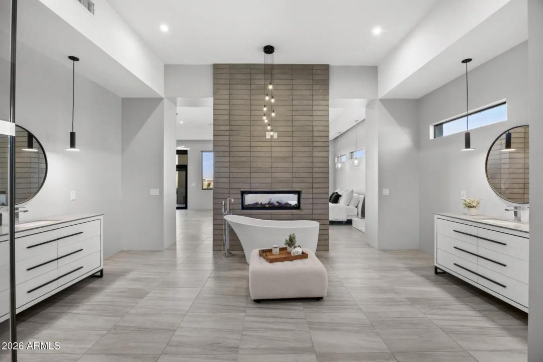 Real Estate Picture 4