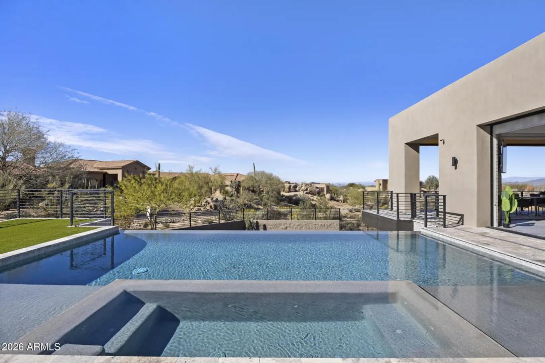 Real Estate Picture 3