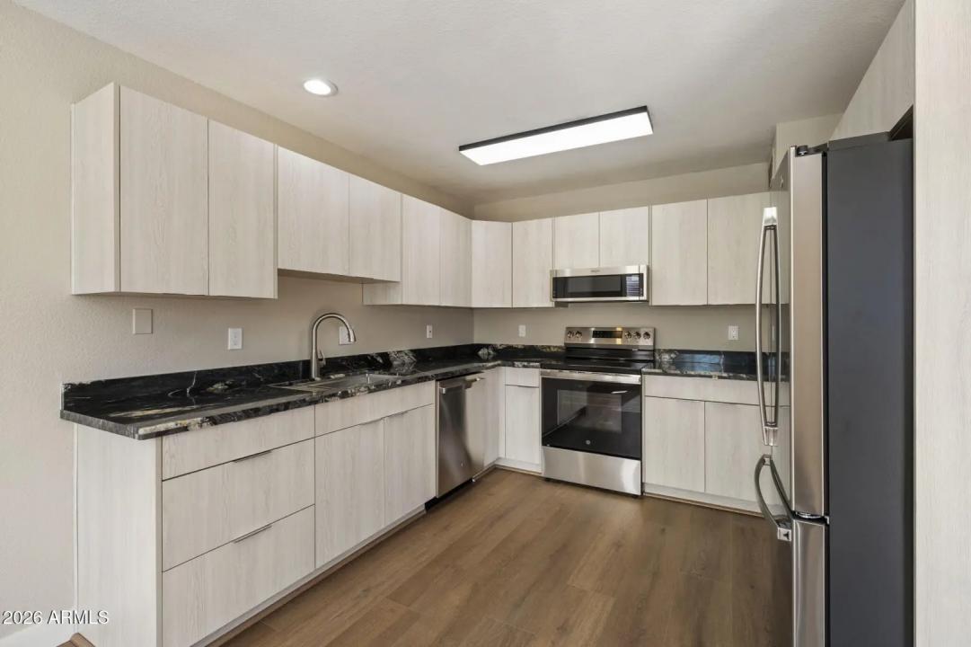 Real Estate Picture 8