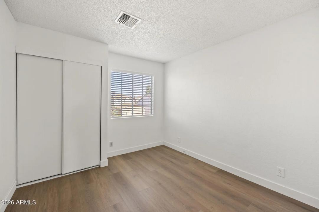 Real Estate Picture 14