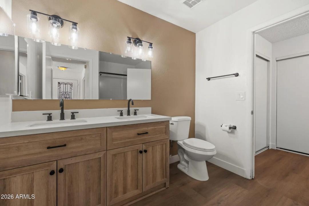 Real Estate Picture 17