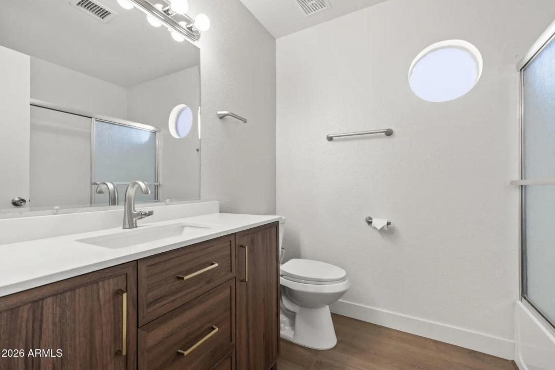 Real Estate Picture 18