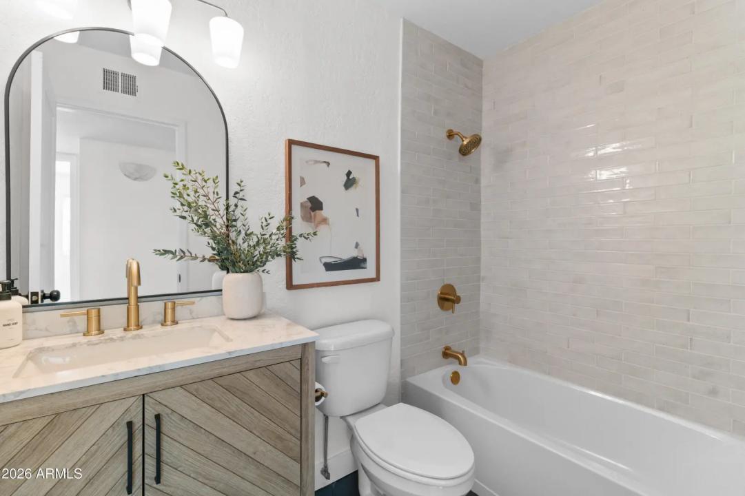 Real Estate Picture 19