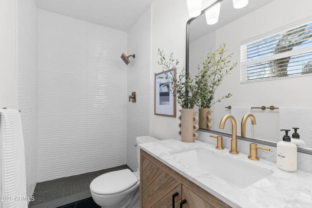 Real Estate Picture 14