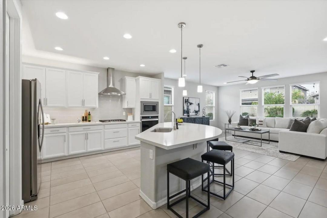 Real Estate Picture 11