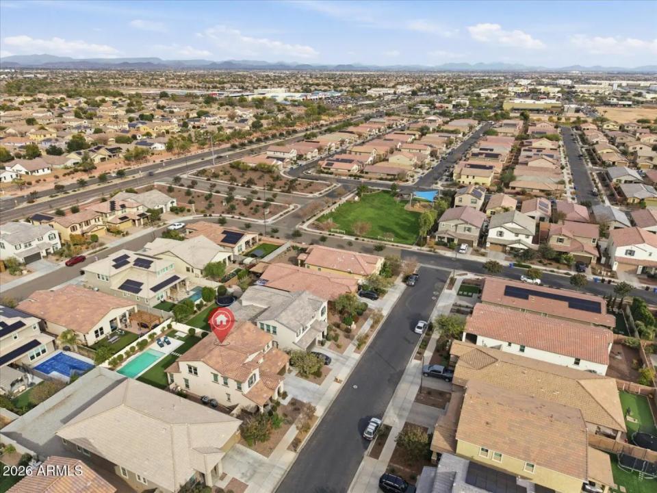 Real Estate Picture 50