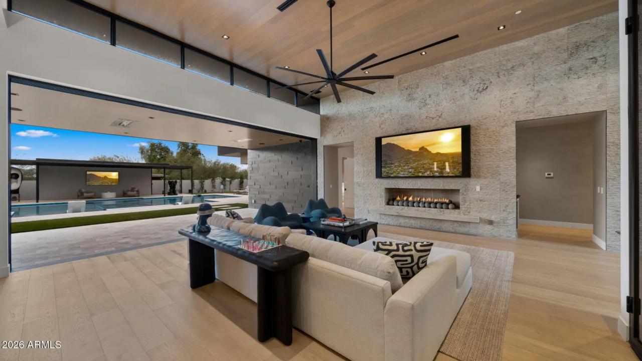 Real Estate Picture 18