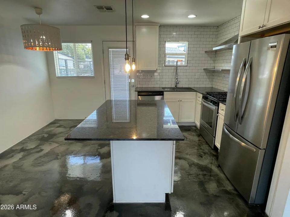 Real Estate Picture 3